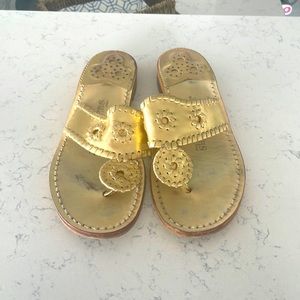 Jack Rogers Jacks sandals in gold. Size 8.